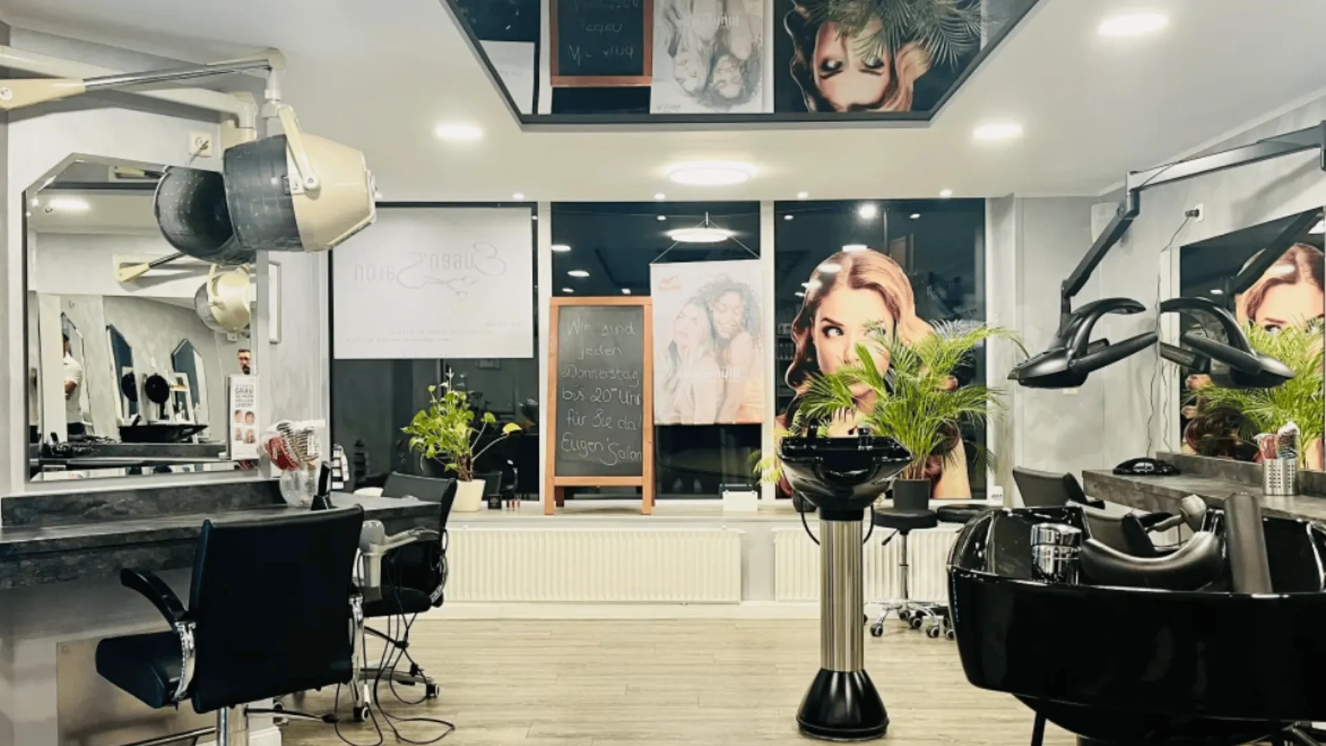 Eugen's Salon Innenraum